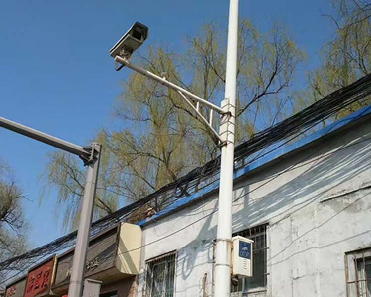 太原鑫雨杭電器：消費者在選購道路監(jiān)控桿時該注意什么？